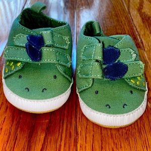 Dino-shoes